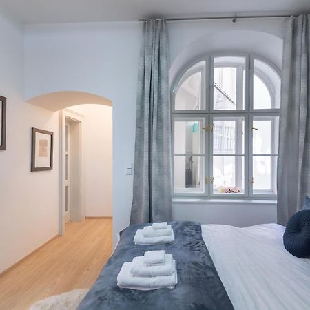 Quiet Apartment In The Heart Of Old Town Centre Prága Kültér fotó