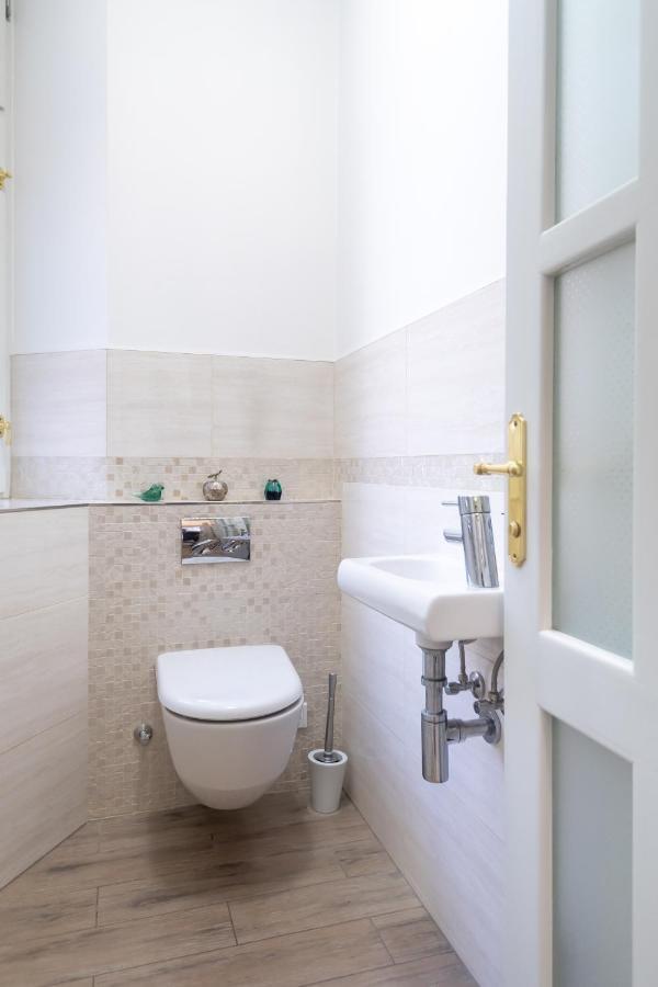 Quiet Apartment In The Heart Of Old Town Centre Prága Kültér fotó